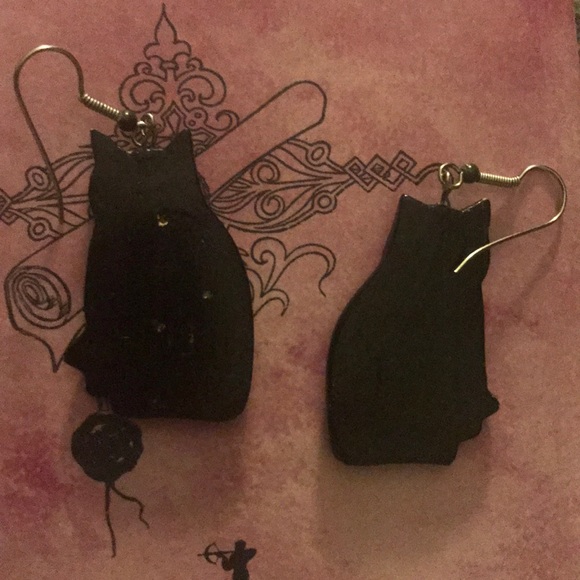 Cat earrings. Hand crafted. Wood. From Art Fair - Picture 3 of 3